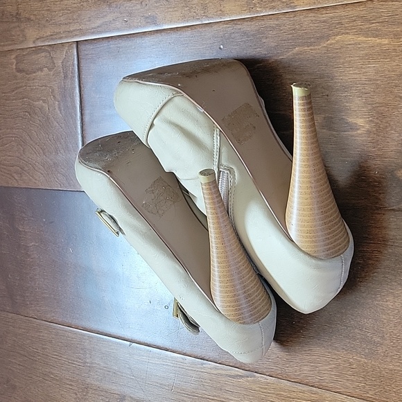 Women's Peep Toe Pump Heels - Picture 3 of 4